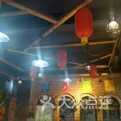 呼和浩特鋼管廠小郡肝串串香火鍋與慢搖吧經營 美食與夜生活的雙拼指南